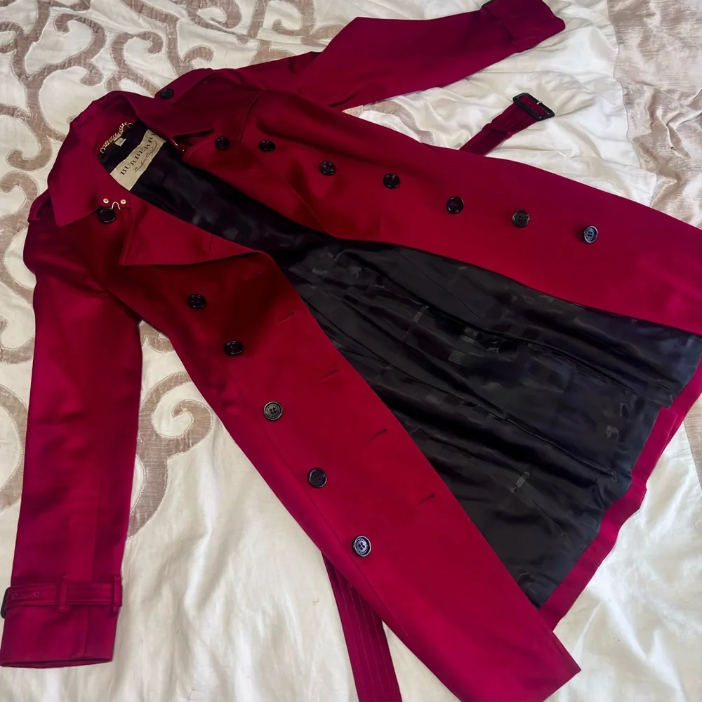 If sultry seductress is your vibe…this sexy, scarlet Burberry trench & u r MFEO - Picture 8 of 11
